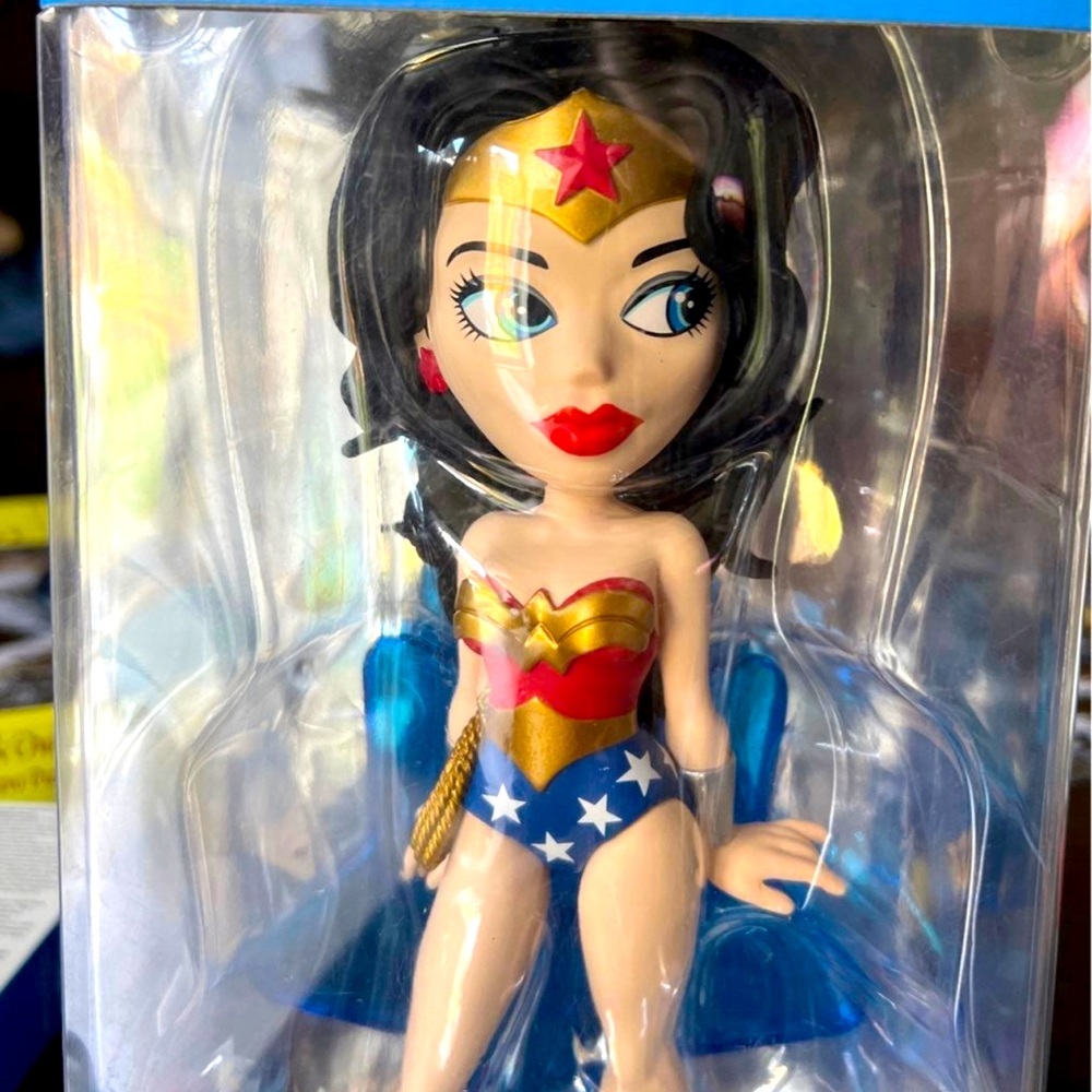 NIB Vinyl Vixens Wonder Woman Figure